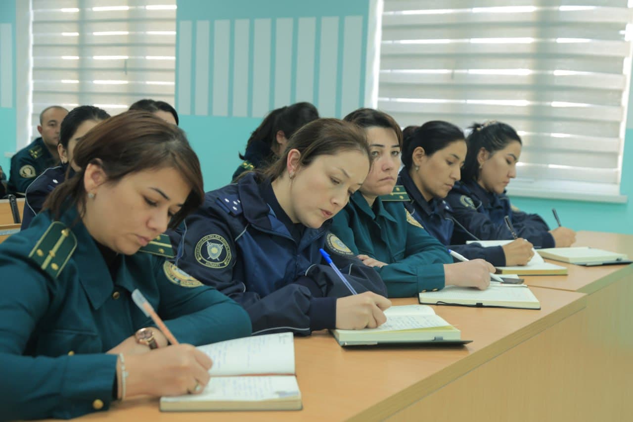 Бухоро вилояти ИИБда инспектор-психологлар ва профилактика инспекторлари иштирокида ўқув йиғини ўтказилди