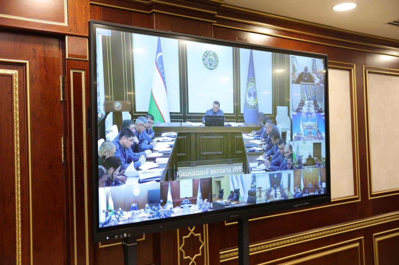 Ichki ishlar vazirligida Davlat rahbarining qarorlari ijrosi doirasida mahallalar xavfsizligi, jinoyatchilik profilaktikasi, yoshlar bilan ishlash va axborot texnologiyalari sohasidagi huquqbuzarliklar sarhisob qilindi, kelgusiga vazifalar rejalashtirildi