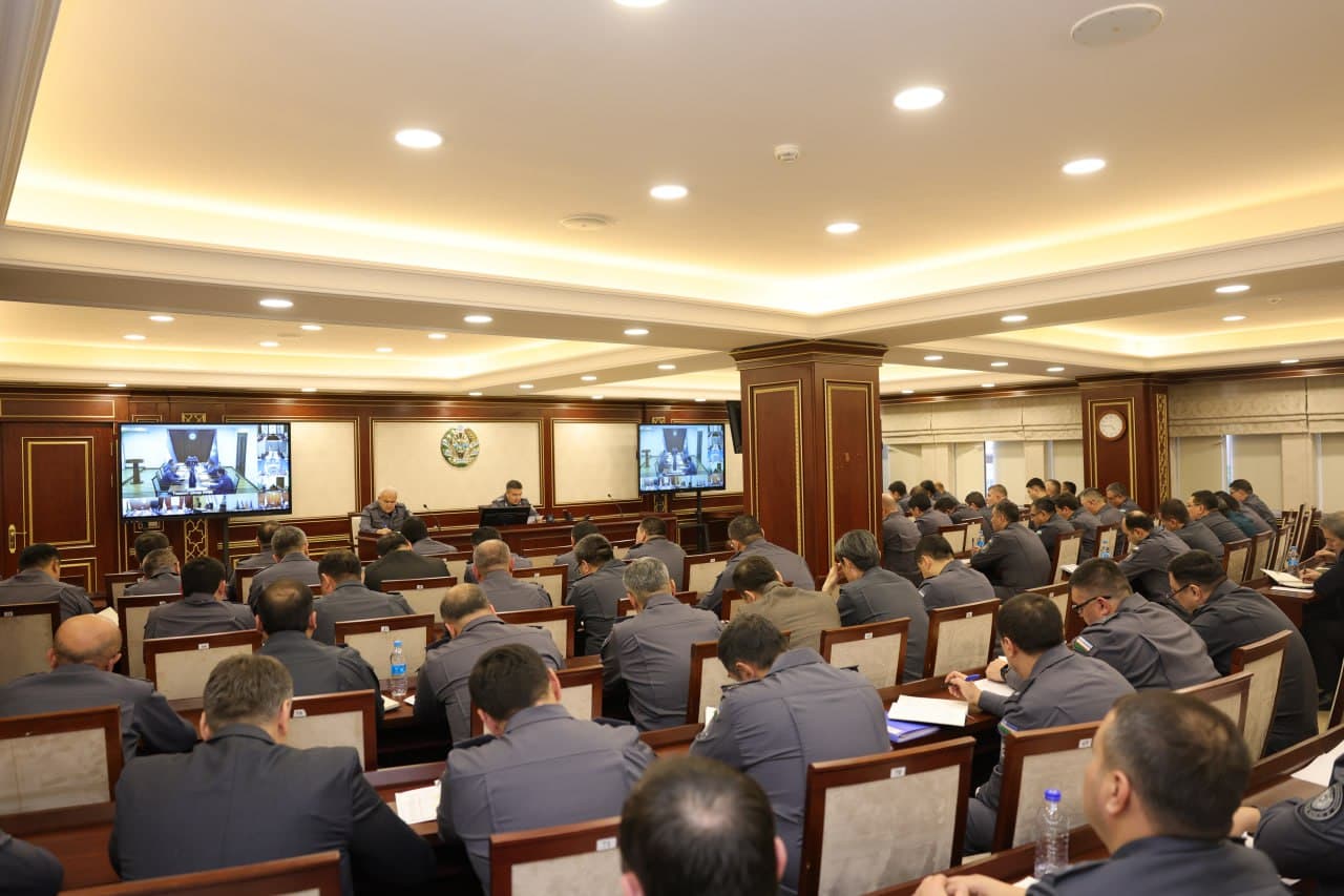 Ichki ishlar vazirligida Davlat rahbarining qarorlari ijrosi doirasida mahallalar xavfsizligi, jinoyatchilik profilaktikasi, yoshlar bilan ishlash va axborot texnologiyalari sohasidagi huquqbuzarliklar sarhisob qilindi, kelgusiga vazifalar rejalashtirildi