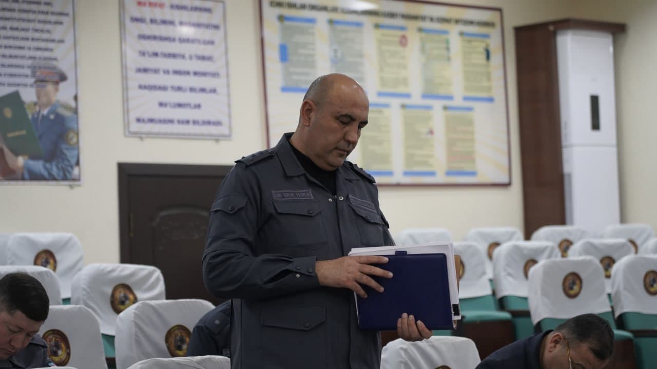 Навоий вилояти ИИБ бошлиғи раислигида ҳудудларда криминоген вазиятни яхшилашга қаратилган йиғилиш ўтказилди