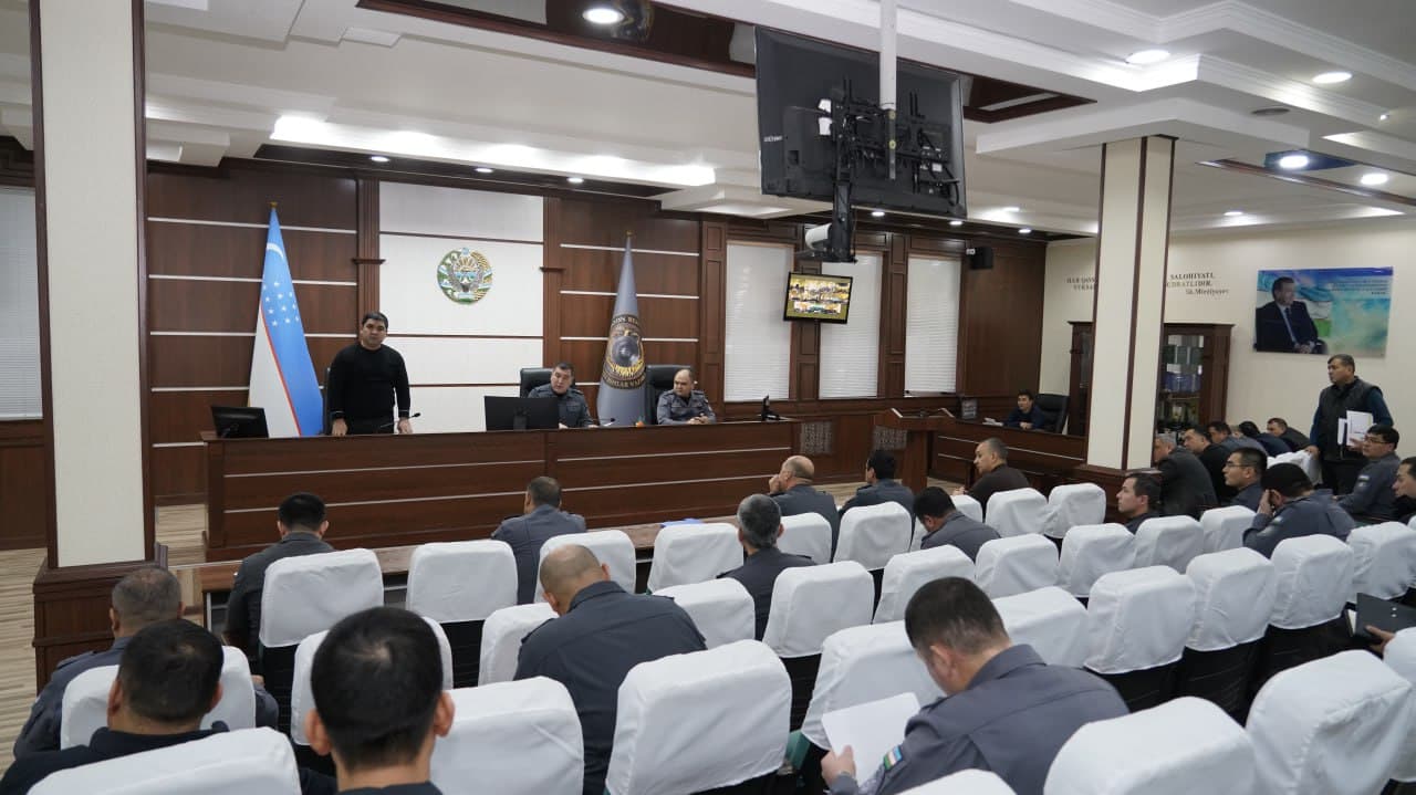 Навоий вилояти ИИБ бошлиғи раислигида ҳудудларда криминоген вазиятни яхшилашга қаратилган йиғилиш ўтказилди