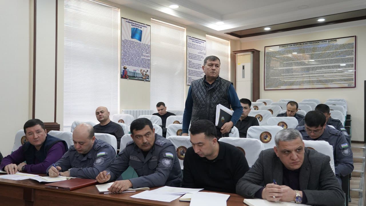 Навоий вилояти ИИБ бошлиғи раислигида ҳудудларда криминоген вазиятни яхшилашга қаратилган йиғилиш ўтказилди
