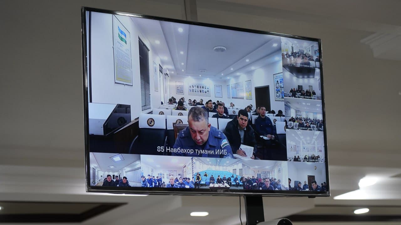 Навоий вилояти ИИБ бошлиғи раислигида ҳудудларда криминоген вазиятни яхшилашга қаратилган йиғилиш ўтказилди