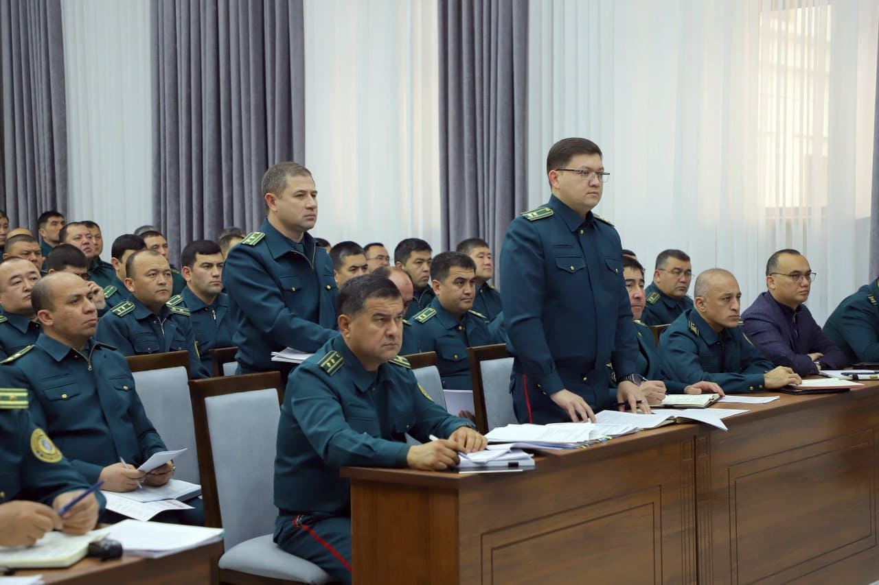 Ichki ishlar vazirligi rahbariyati tomonidan Sirdaryo viloyati hududida 2025-yil yakuni boʻyicha jinoyatchilikka qarshi kurashish, uning oldini olish, jamoat tartibi va fuqarolar xavfsizligini taʼminlash borasida yigʻilishi boʻlib oʻtdi