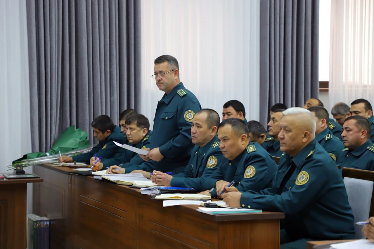 Ichki ishlar vazirligi rahbariyati tomonidan Sirdaryo viloyati hududida 2025-yil yakuni boʻyicha jinoyatchilikka qarshi kurashish, uning oldini olish, jamoat tartibi va fuqarolar xavfsizligini taʼminlash borasida yigʻilishi boʻlib oʻtdi