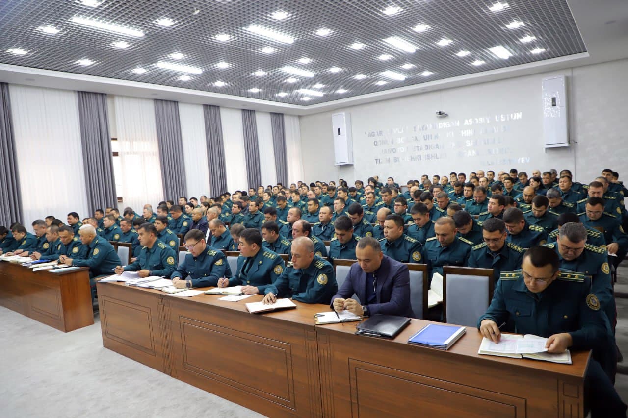 Ichki ishlar vazirligi rahbariyati tomonidan Sirdaryo viloyati hududida 2025-yil yakuni boʻyicha jinoyatchilikka qarshi kurashish, uning oldini olish, jamoat tartibi va fuqarolar xavfsizligini taʼminlash borasida yigʻilishi boʻlib oʻtdi