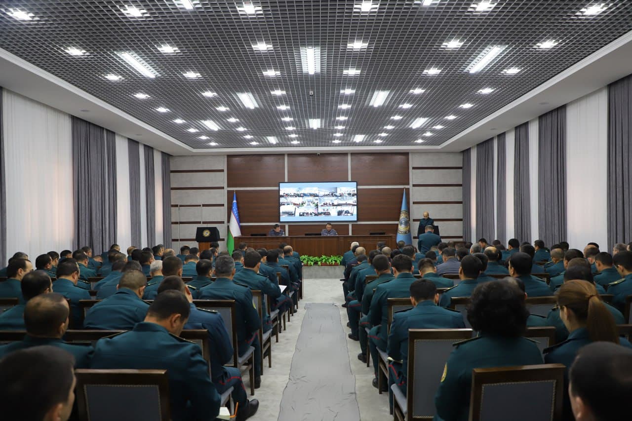 Ichki ishlar vazirligi rahbariyati tomonidan Sirdaryo viloyati hududida 2025-yil yakuni boʻyicha jinoyatchilikka qarshi kurashish, uning oldini olish, jamoat tartibi va fuqarolar xavfsizligini taʼminlash borasida yigʻilishi boʻlib oʻtdi