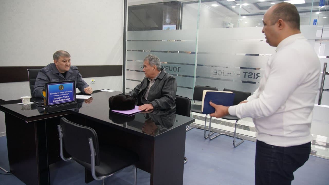 Surxondaryoda viloyat Ichki ishlar boshqarmasi hamda barcha shahar-tuman ichki ishlar organlari rahbarlarining aholi murojaatlarini oʻrganish maqsadida shaxsiy qabullari boʻlib oʻtdi