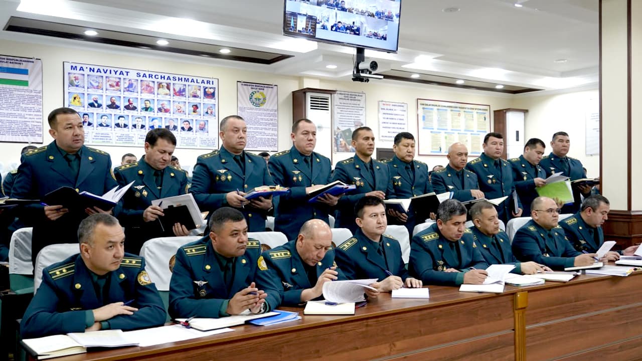 Ichki ishlar vazirligi rahbariyati tomonidan Navoiy viloyat hududida 2025-yil davomida jinoyat va huquqbuzarliklarning oldini olish borasida amalga oshirilgan ishlar sarhisobiga bagʻishlangan yigʻilish boʻlib oʻtdi