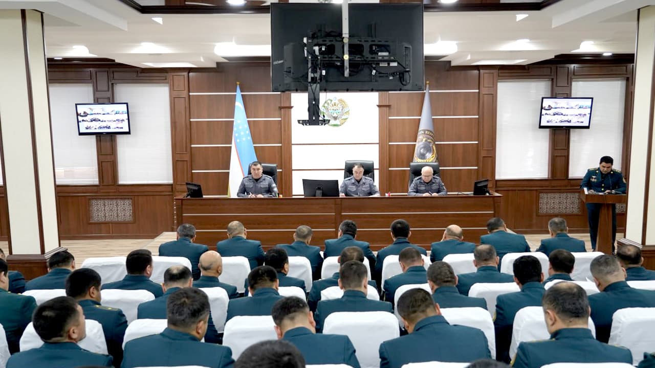 Ichki ishlar vazirligi rahbariyati tomonidan Navoiy viloyat hududida 2025-yil davomida jinoyat va huquqbuzarliklarning oldini olish borasida amalga oshirilgan ishlar sarhisobiga bagʻishlangan yigʻilish boʻlib oʻtdi