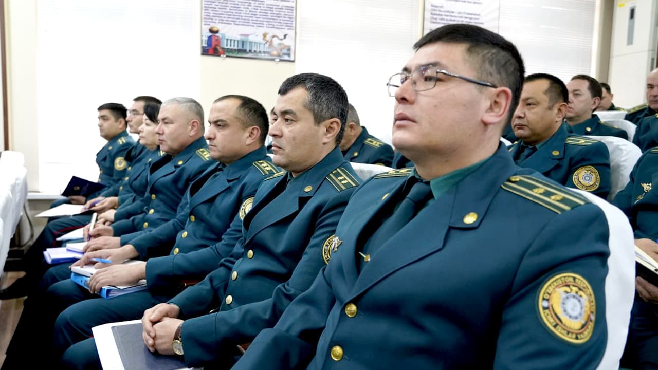 Ichki ishlar vazirligi rahbariyati tomonidan Navoiy viloyat hududida 2025-yil davomida jinoyat va huquqbuzarliklarning oldini olish borasida amalga oshirilgan ishlar sarhisobiga bagʻishlangan yigʻilish boʻlib oʻtdi