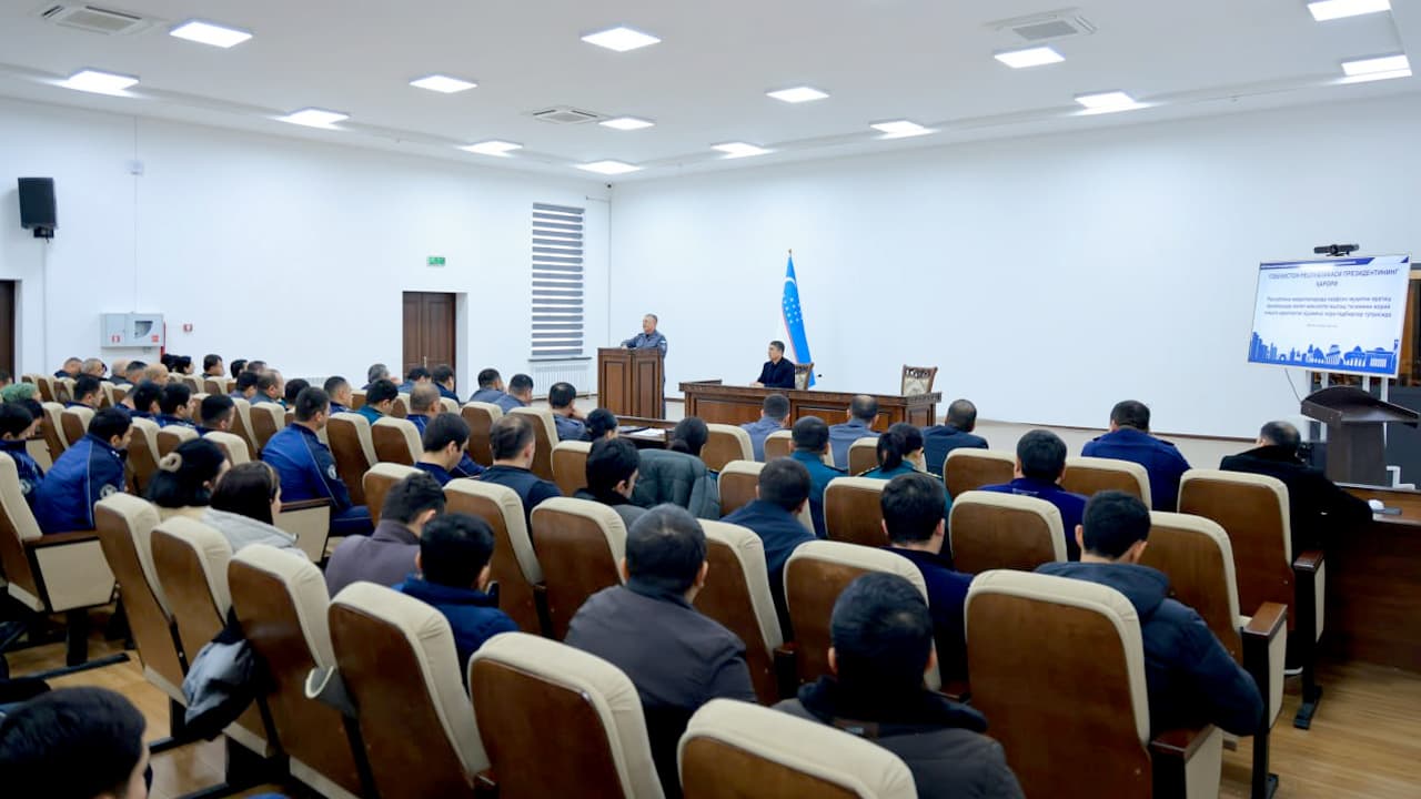 Жиноятчиликни жиловлашнинг янги механизмлари: Когон туманида Бухоро вилояти ИИБ раҳбарияти иштирокида йиғилиш бўлиб ўтди