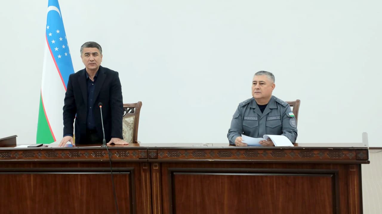 Жиноятчиликни жиловлашнинг янги механизмлари: Когон туманида Бухоро вилояти ИИБ раҳбарияти иштирокида йиғилиш бўлиб ўтди
