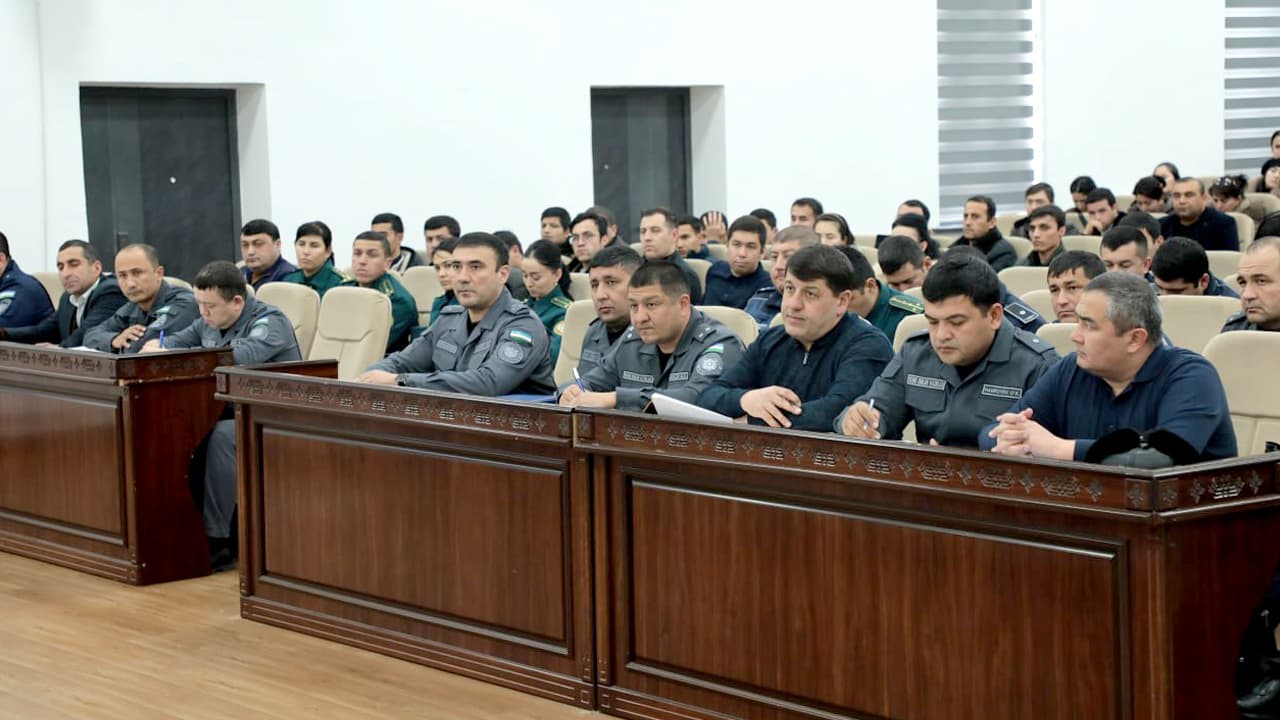 Жиноятчиликни жиловлашнинг янги механизмлари: Когон туманида Бухоро вилояти ИИБ раҳбарияти иштирокида йиғилиш бўлиб ўтди