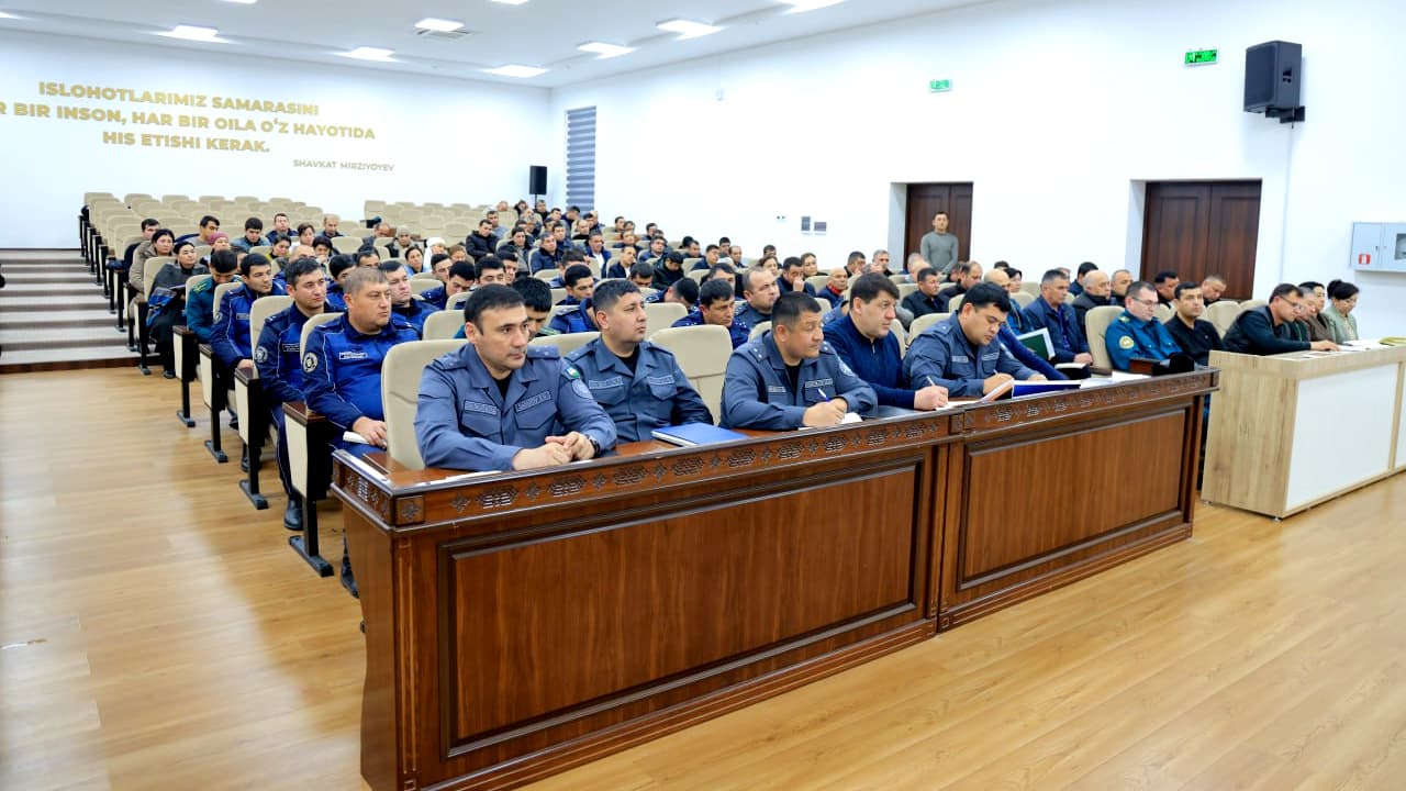 Жиноятчиликни жиловлашнинг янги механизмлари: Когон туманида Бухоро вилояти ИИБ раҳбарияти иштирокида йиғилиш бўлиб ўтди