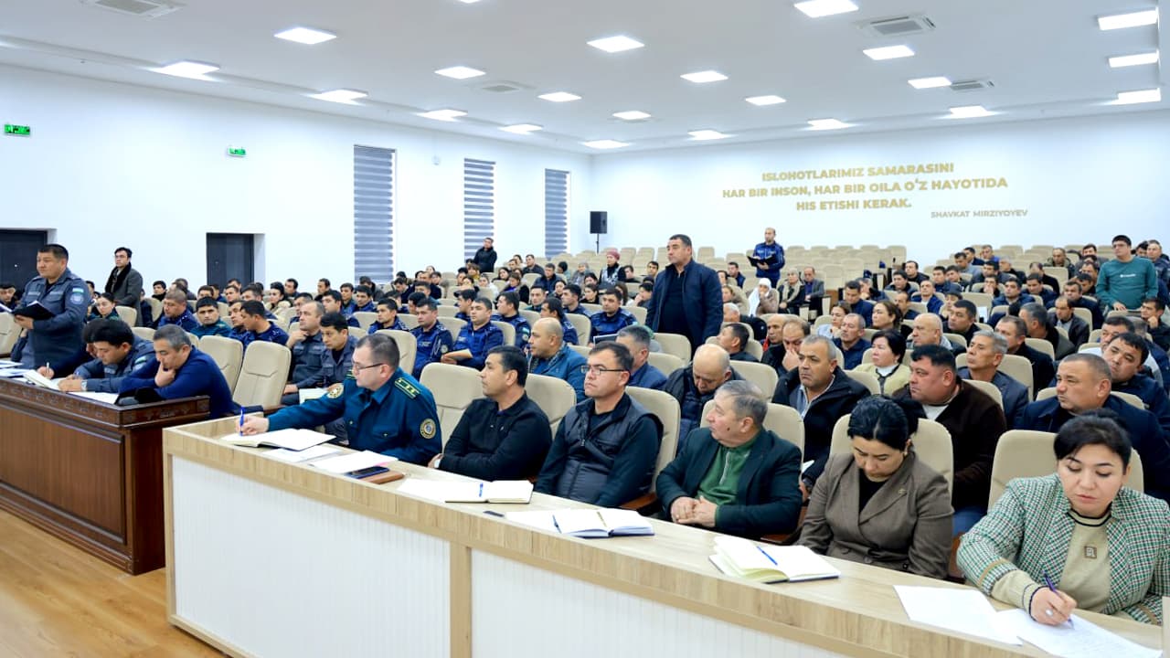 Жиноятчиликни жиловлашнинг янги механизмлари: Когон туманида Бухоро вилояти ИИБ раҳбарияти иштирокида йиғилиш бўлиб ўтди