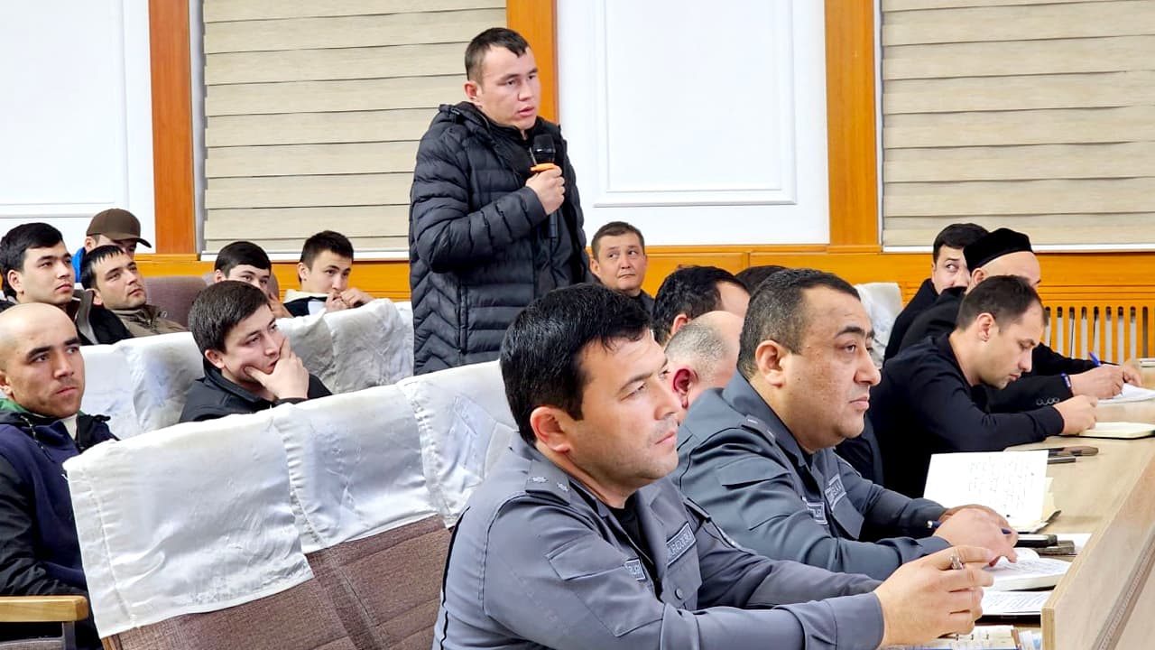 Surxondaryo viloyati IIB rahbariyati tashabbusi bilan Denovda uyushmagan yoshlar bilan uchrashuv boʻlib oʻtdi