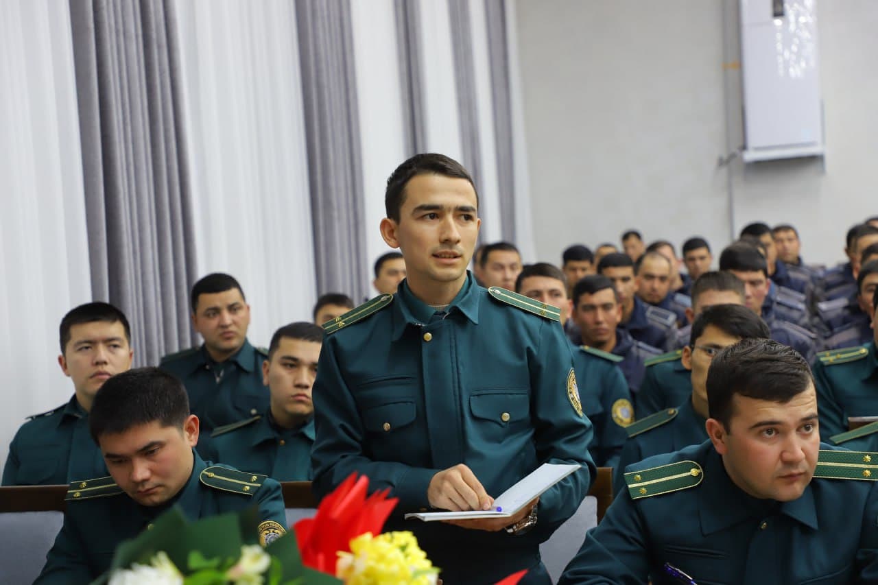 Sirdaryo viloyati Ichki ishlar boshqarmasida rahbar va yoshlar ochiq muloqot tarzidagi uchrashuvi boʻlib oʻtdi