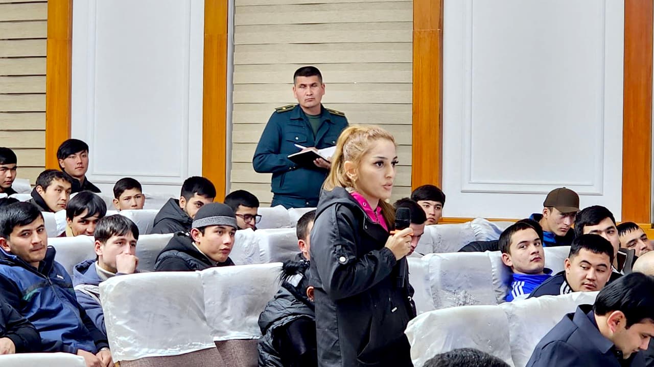 Surxondaryo viloyati IIB rahbariyati tashabbusi bilan Denovda uyushmagan yoshlar bilan uchrashuv boʻlib oʻtdi