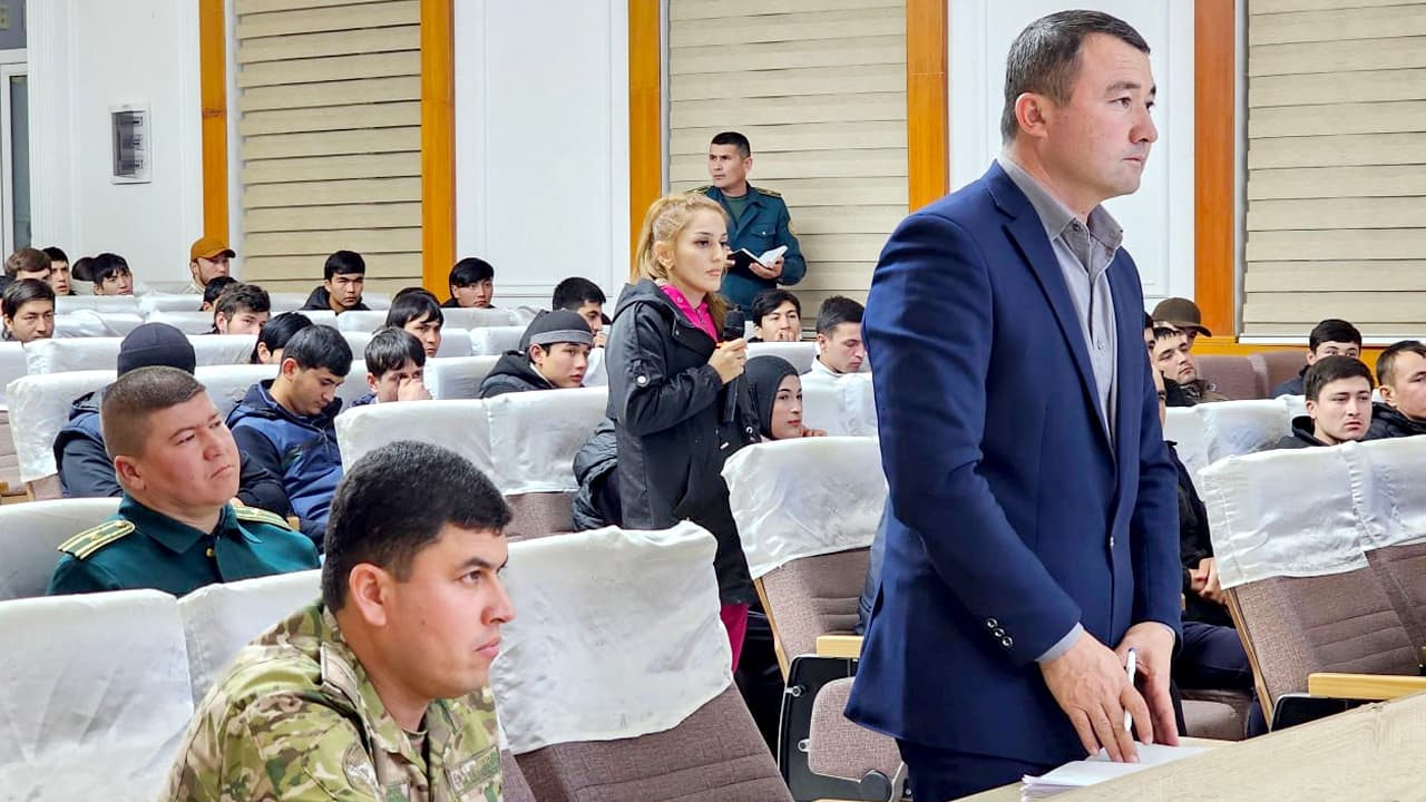 Surxondaryo viloyati IIB rahbariyati tashabbusi bilan Denovda uyushmagan yoshlar bilan uchrashuv boʻlib oʻtdi