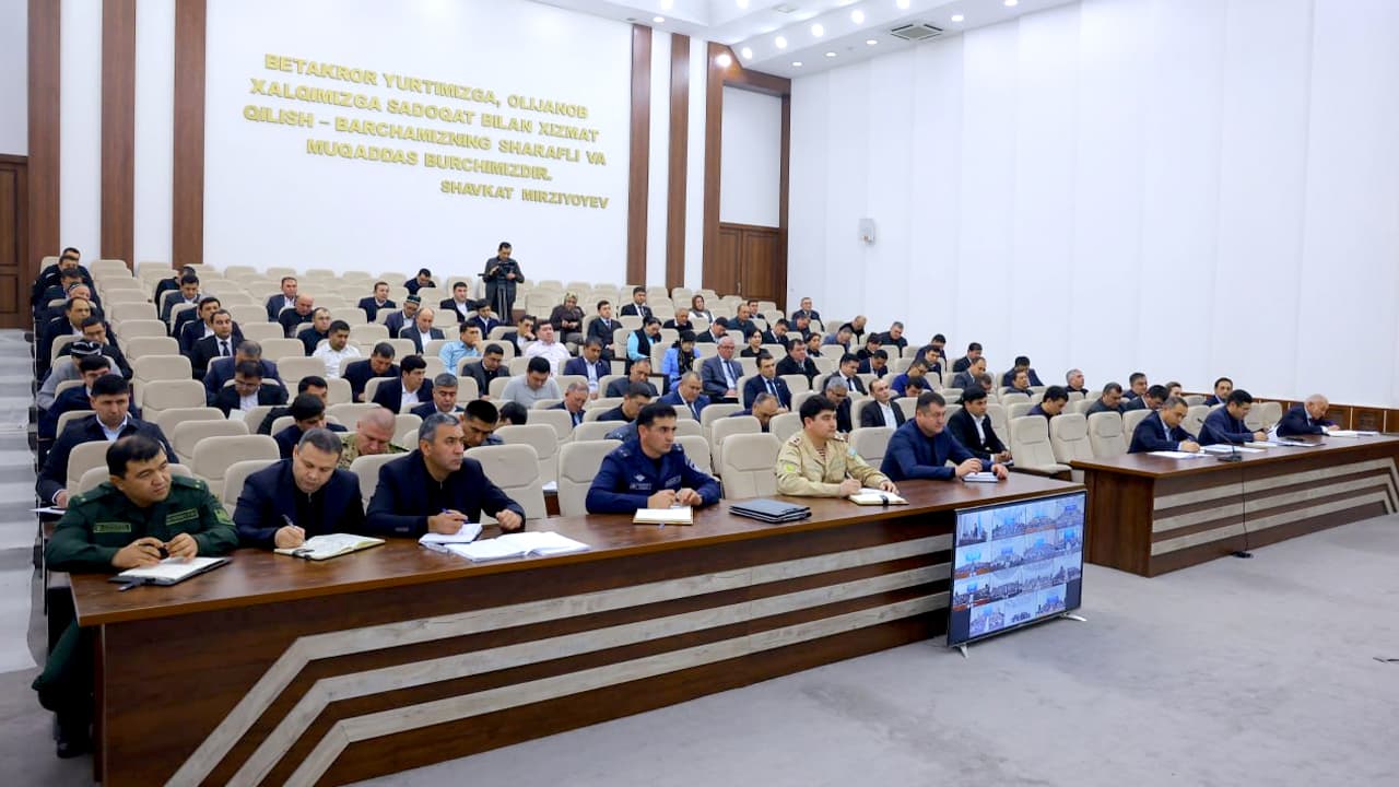 Namangan viloyat hokimligida taʼlim sohasida amalga oshirilayotgan ishlar, erishilayotgan natijalar va mavjud muammolar muhokama qilindi