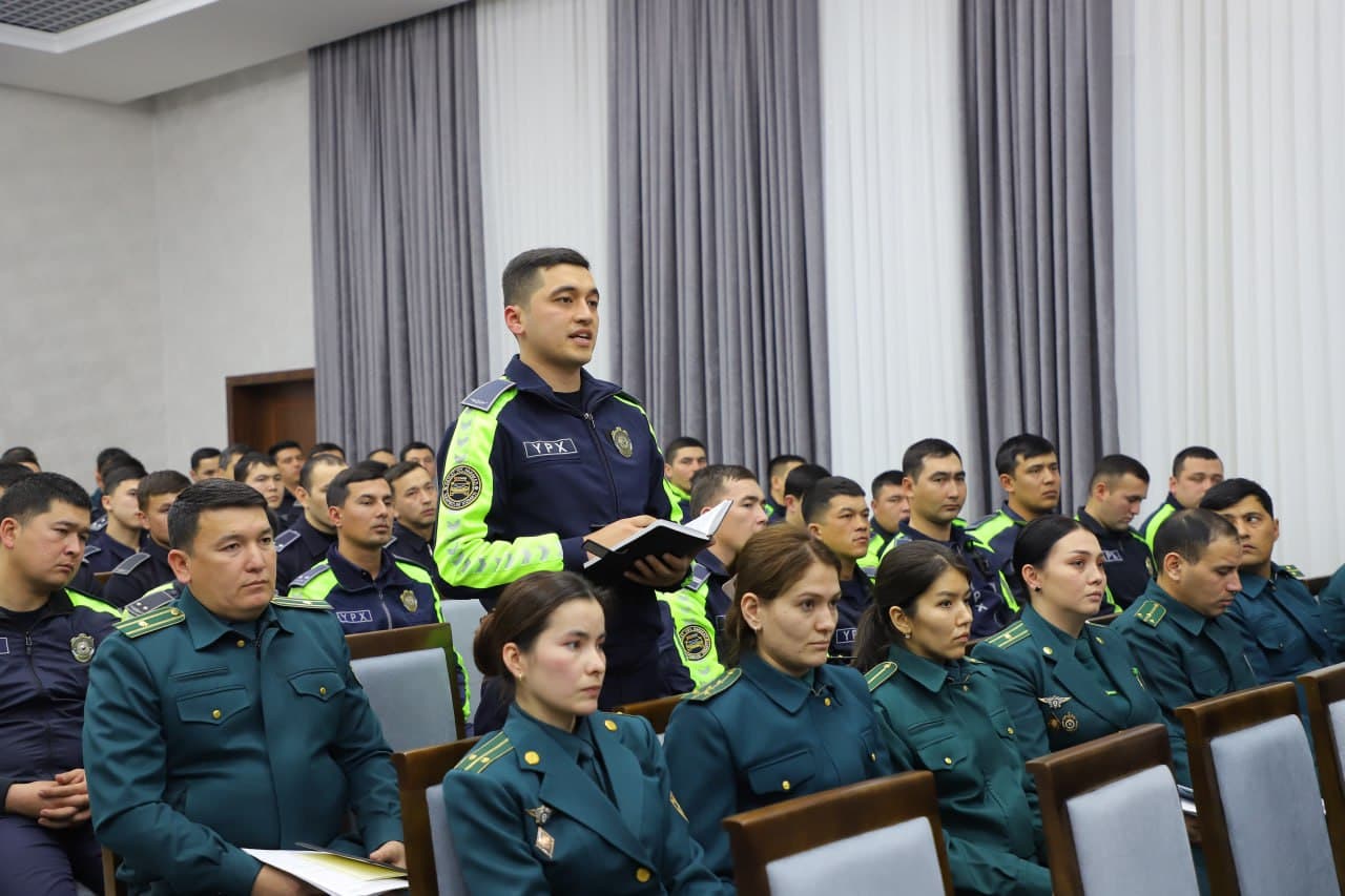 Sirdaryo viloyati Ichki ishlar boshqarmasida rahbar va yoshlar ochiq muloqot tarzidagi uchrashuvi boʻlib oʻtdi