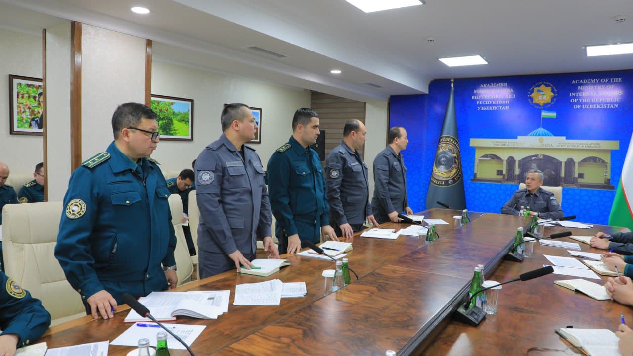 ИИВ Академиясида криминоген вазияти оғир маҳаллаларда хавфсиз муҳит яратиш масалаларига бағишланган йиғилиш бўлиб ўтди