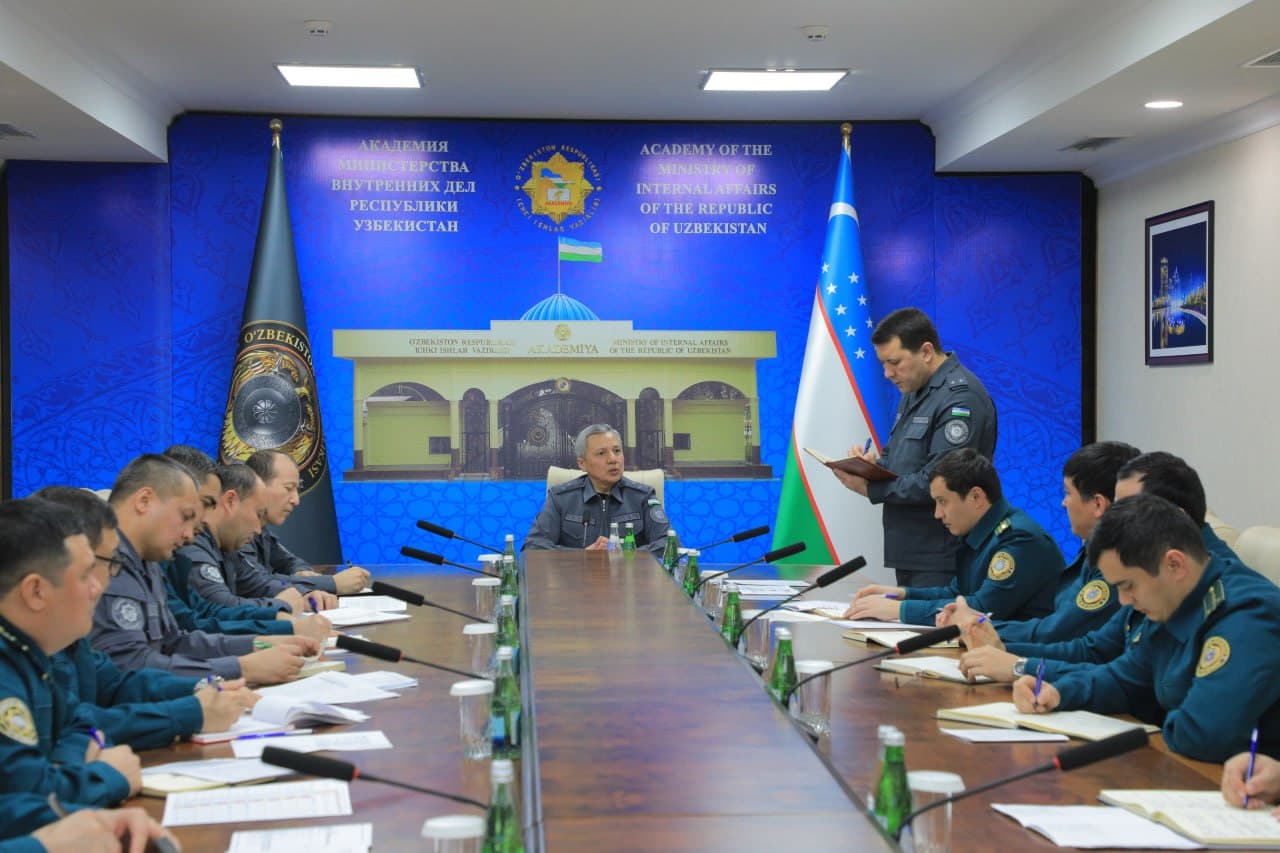 ИИВ Академиясида криминоген вазияти оғир маҳаллаларда хавфсиз муҳит яратиш масалаларига бағишланган йиғилиш бўлиб ўтди