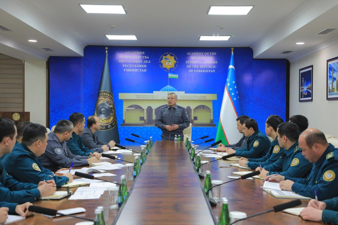 ИИВ Академиясида криминоген вазияти оғир маҳаллаларда хавфсиз муҳит яратиш масалаларига бағишланган йиғилиш бўлиб ўтди