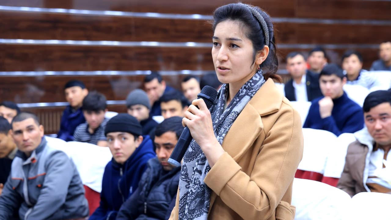 Бухоро вилояти ИИБ раҳбарияти иштирокида Қоракўлда ёшлар билан учрашув бўлиб ўтди