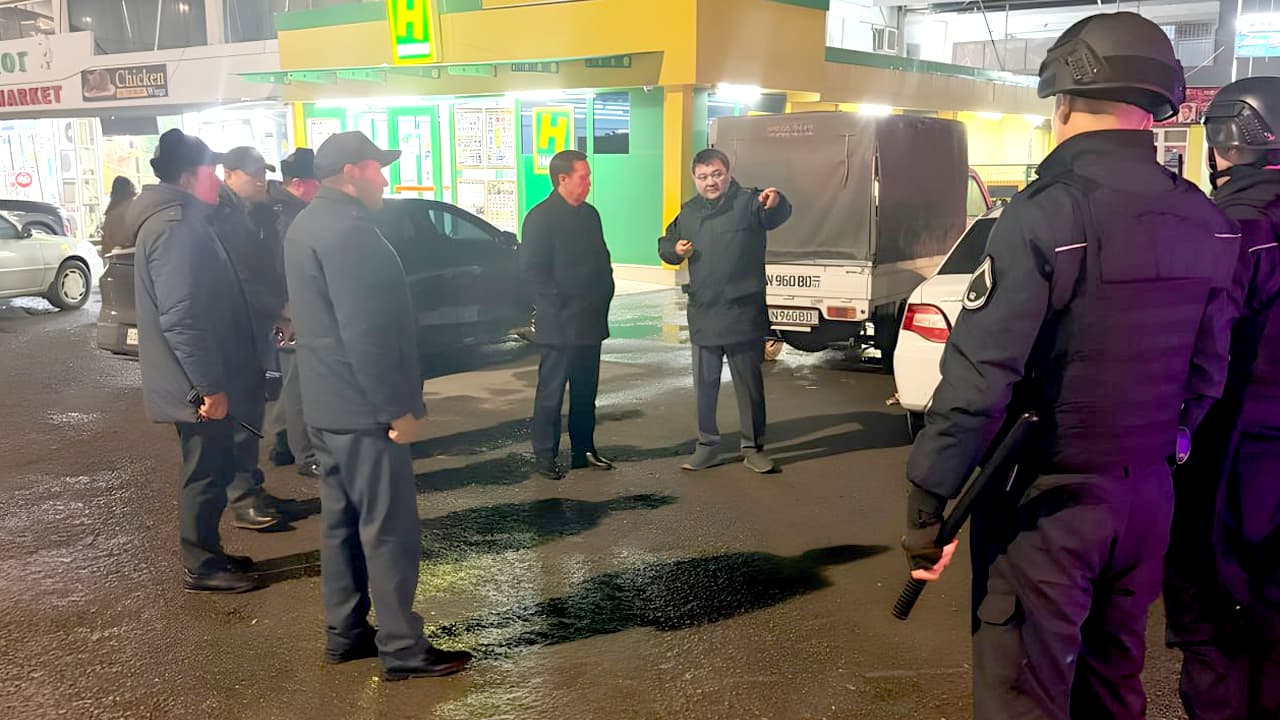 Руководители Сырдарьинской области ознакомились с деятельностью ночной службы