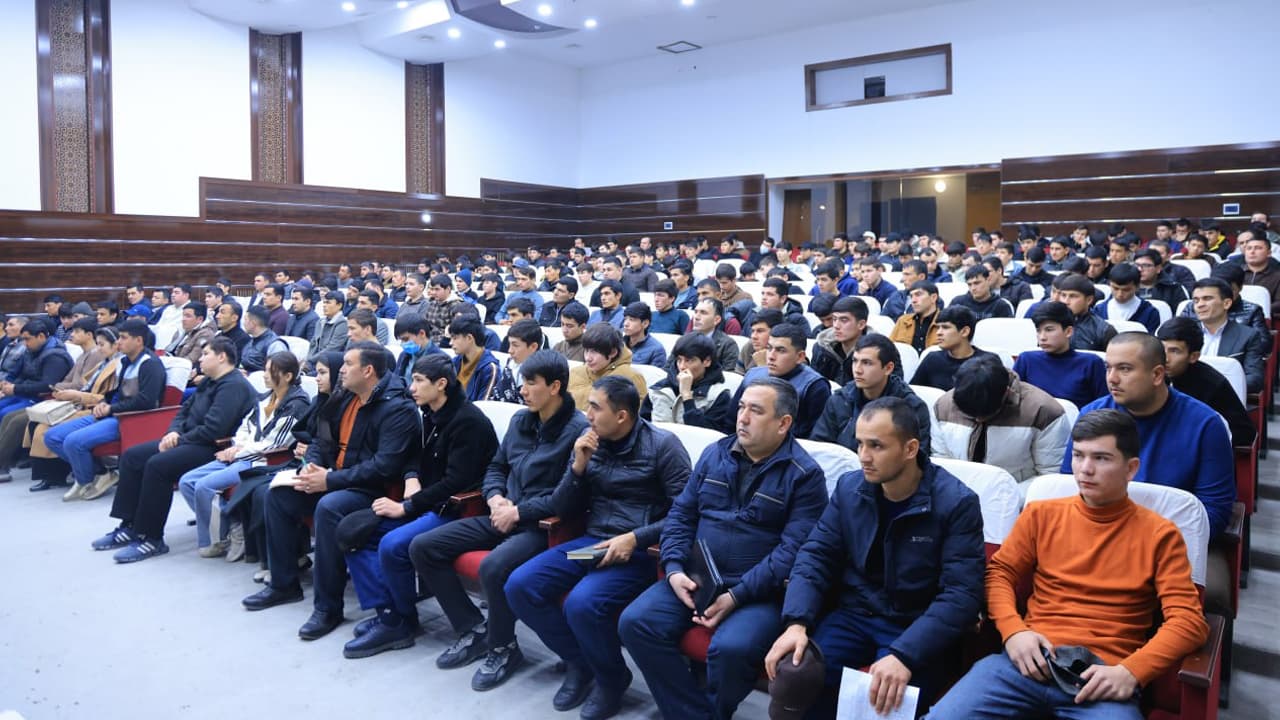 Бухоро вилояти ИИБ раҳбарияти иштирокида Қоракўлда ёшлар билан учрашув бўлиб ўтди
