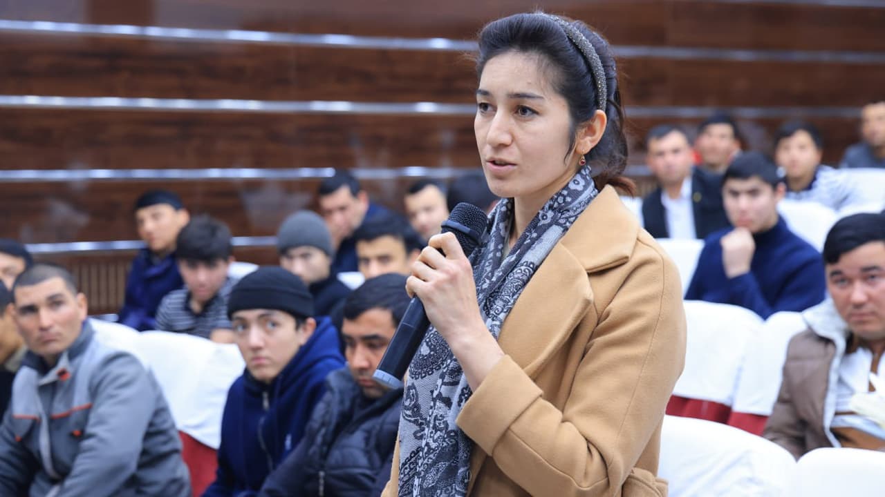 Бухоро вилояти ИИБ раҳбарияти иштирокида Қоракўлда ёшлар билан учрашув бўлиб ўтди