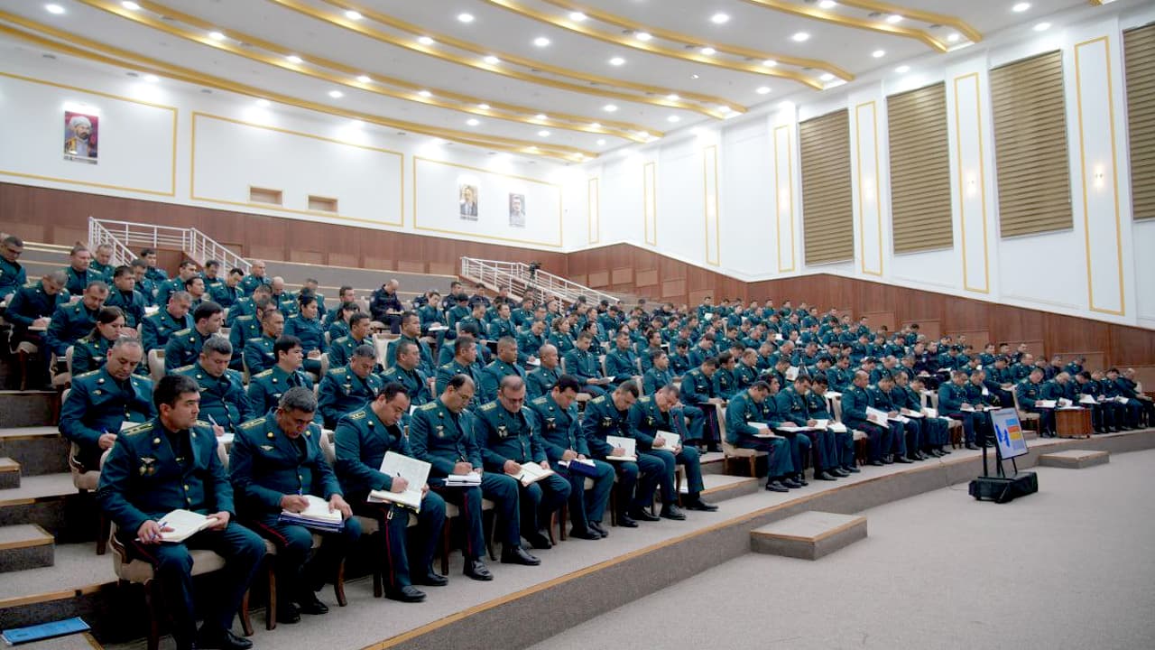 Surxondaryo viloyati IIBda Prezident topshiriqlari ijrosi va 2025-yil xizmat faoliyati yakunlari boʻyicha sarhisob yigʻilishi boʻlib oʻtdi