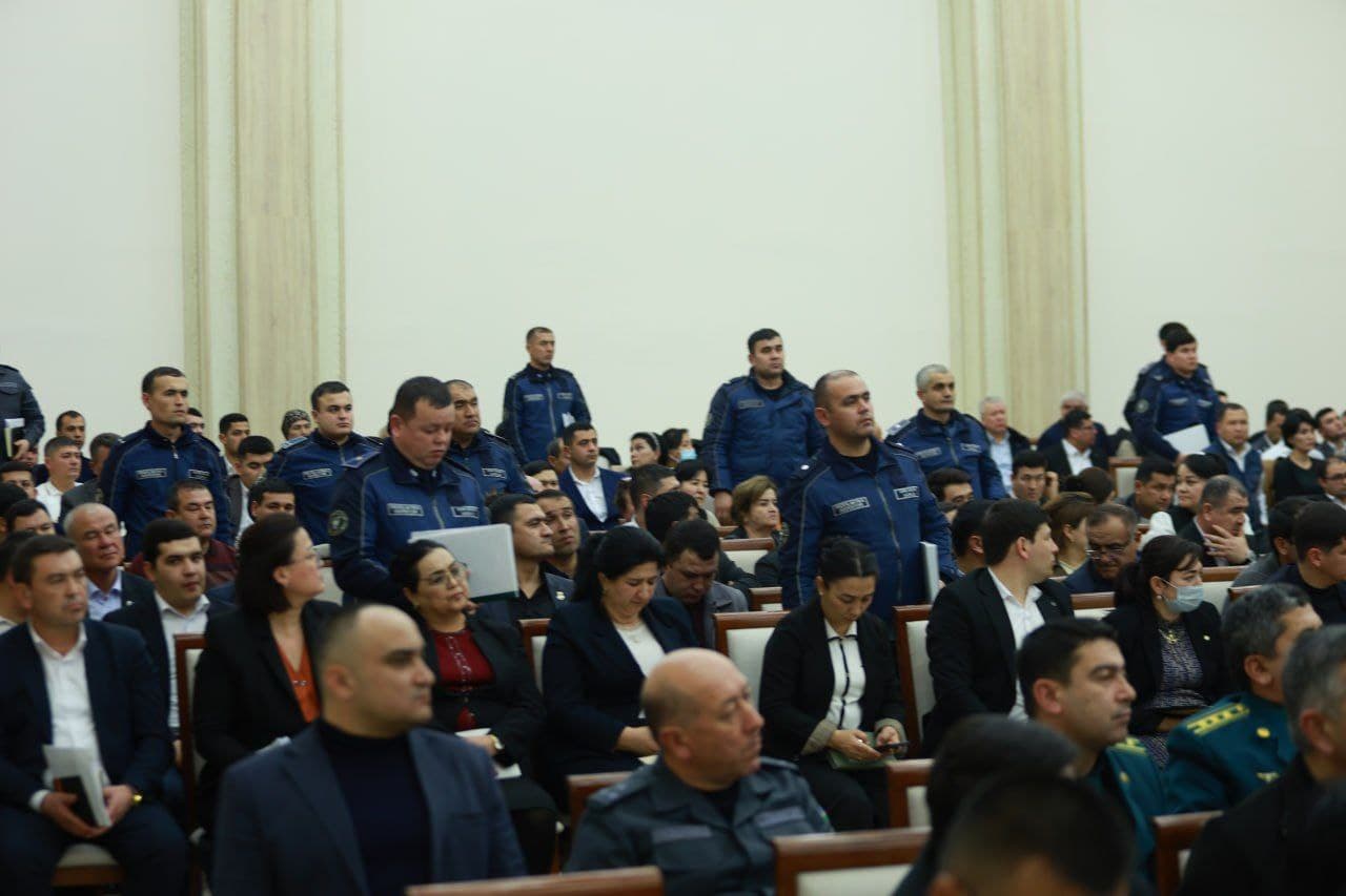 Navoiyda mahallalarda xavfsiz muhit yaratish masalalari tanqidiy-tahliliy ruhda muhokama qilindi