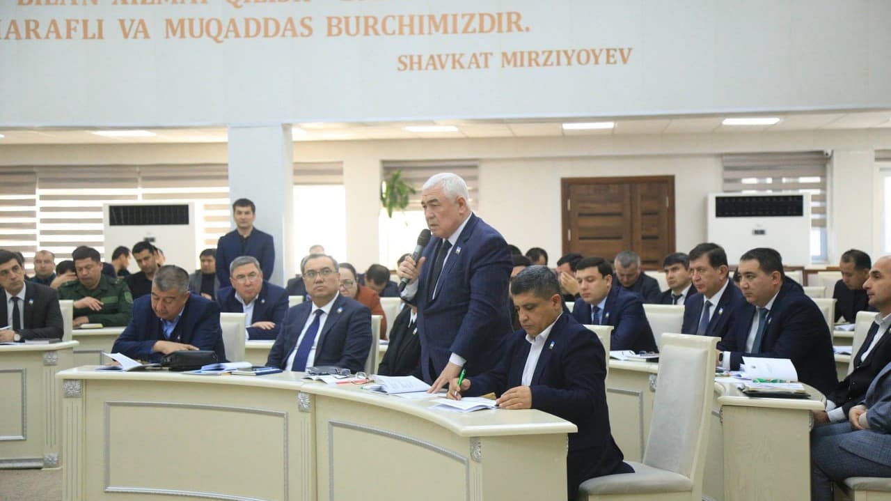 Бухоро вилояти ИИБ бошлиғи Халқ депутатлари вилоят кенгашига 2025 йил сарҳисоби ва 2026 йилги режалар юзасидан ҳисобот берди