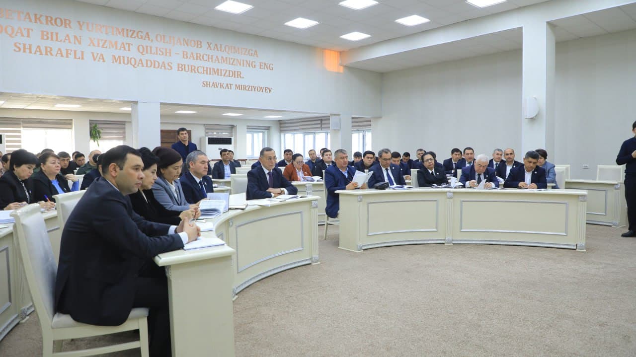 Бухоро вилояти ИИБ бошлиғи Халқ депутатлари вилоят кенгашига 2025 йил сарҳисоби ва 2026 йилги режалар юзасидан ҳисобот берди
