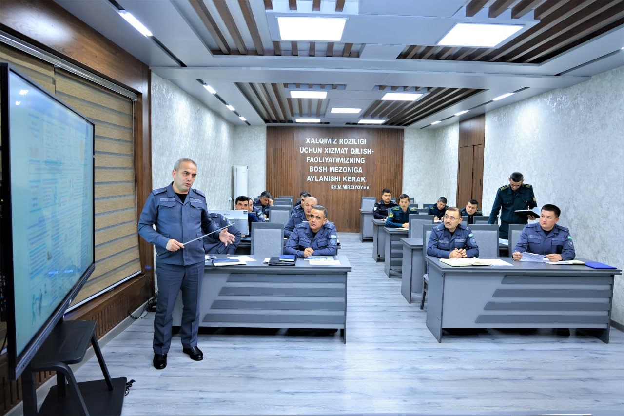 Namangan viloyati IIBda Qoʻriqlash, Probatsiya hamda Migratsiya va fuqarolikni rasmiylashtirish boshqarmalarining kelgusidagi ustuvor chora-tadbirlari yuzasidan taqdimot oʻtkazildi