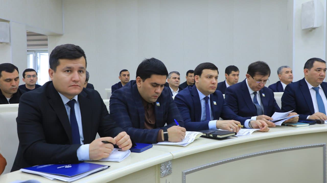 Бухоро вилояти ИИБ бошлиғи Халқ депутатлари вилоят кенгашига 2025 йил сарҳисоби ва 2026 йилги режалар юзасидан ҳисобот берди