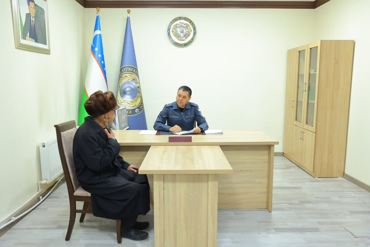 Namangan viloyati Ichki ishlar boshqarmasi binosida boshqarma rahbariyati tomonidan fuqarolar uchun navbatdagi shaxsiy qabul oʻtkazildi