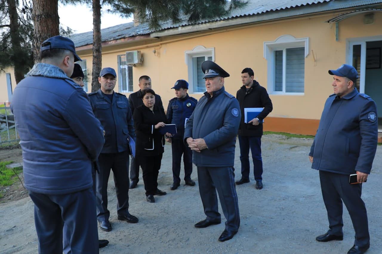 Жиззах вилояти ИИБ раҳбарияти томонидан Жиззах шаҳри маҳаллаларида тунги жамоат тартибини сақлаш бўйича олиб борилаётган ишлар ўрганилди