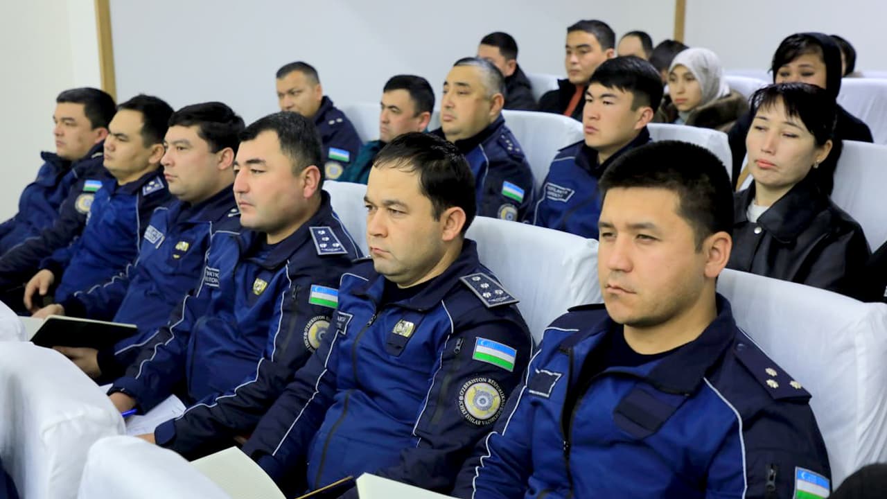 Под руководством начальника УВД Джизакской области состоялось расширенное служебное совещание с участием председателей махаллей города Джизака и ответственных сотрудников областного УВД, закрепленных за махаллями