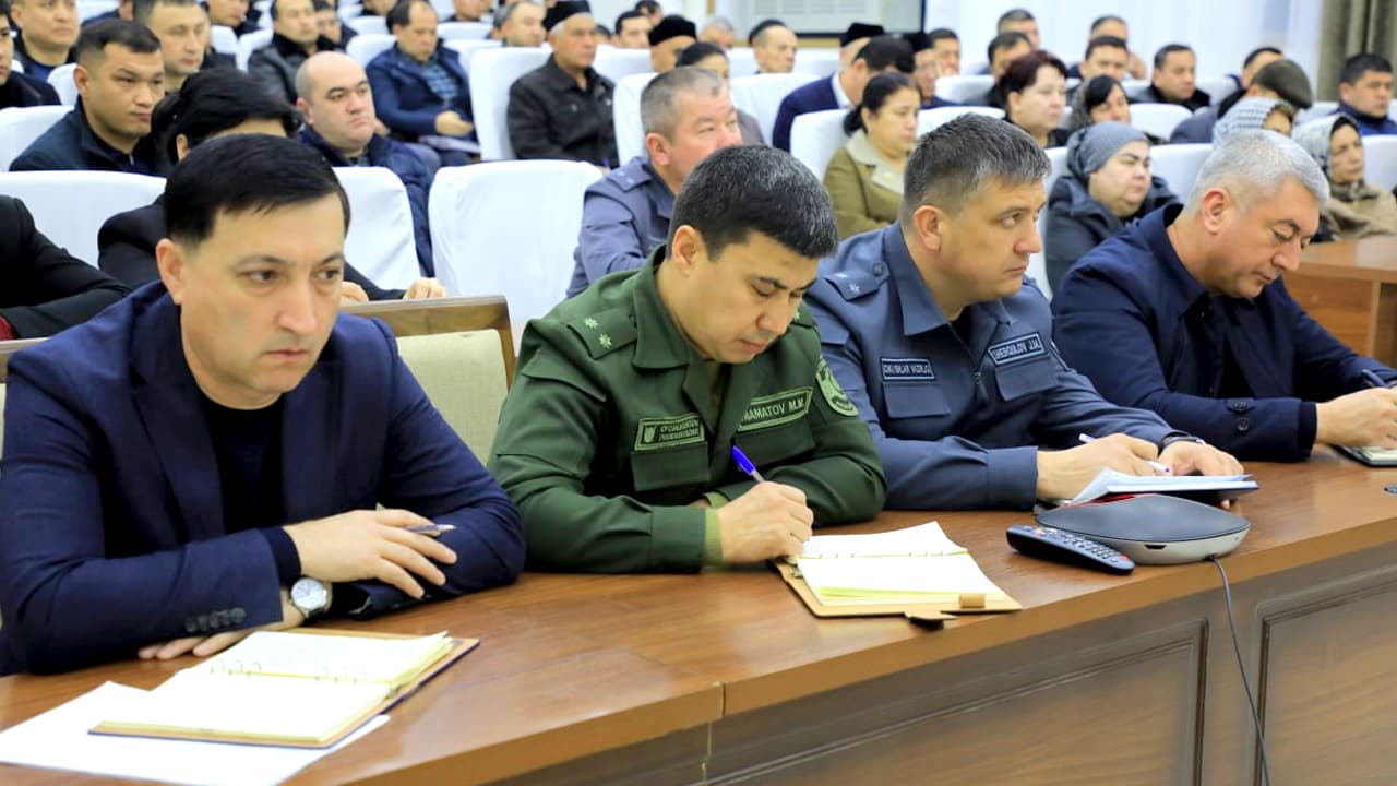 Под руководством начальника УВД Джизакской области состоялось расширенное служебное совещание с участием председателей махаллей города Джизака и ответственных сотрудников областного УВД, закрепленных за махаллями