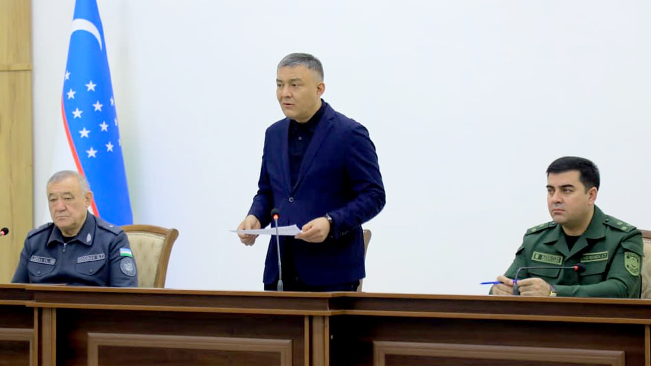 Под руководством начальника УВД Джизакской области состоялось расширенное служебное совещание с участием председателей махаллей города Джизака и ответственных сотрудников областного УВД, закрепленных за махаллями