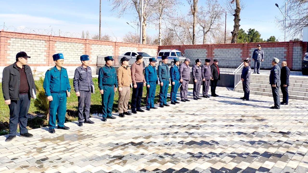 Ички ишлар вазирлиги раҳбарияти Сурхондарё вилоятида тергов ходимлари билан учрашиб, муаммоларини ўрганиб, тергов сифатини ошириш бўйича тегишли чоралар белгиламоқда