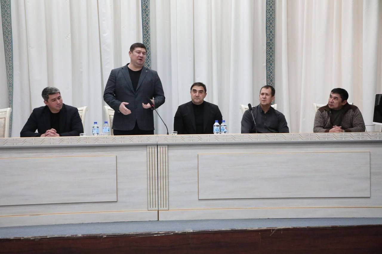 Қорақалпоғистон Республикаси Нукус шаҳрида аралаш жанг санъати ривожига бағишланган учрашув ўтказилди