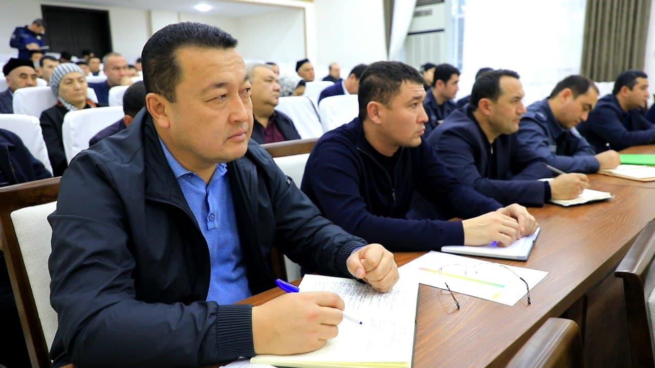 Jizzax shahrida viloyat IIB rahbariyati tomonidan jamoat xavfsizligini taʼminlash va jinoyatchilikni barvaqt oldini olish masalalariga bagʻishlangan yigʻilish oʻtkazildi