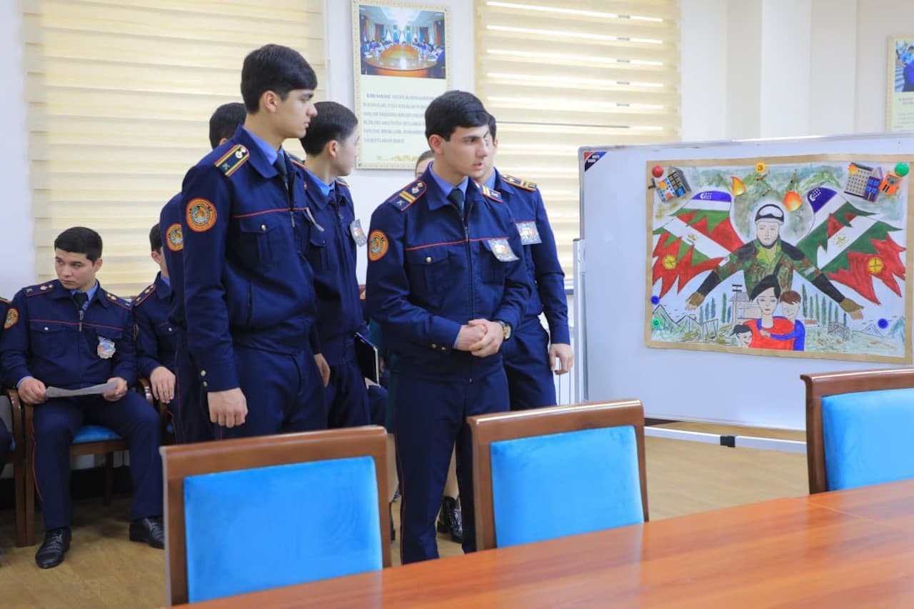 ИИВ Академиясининг Хорижий кадрлар билан ишлаш факультети курсантлари ўртасида кўрик-танлов ўтказилди