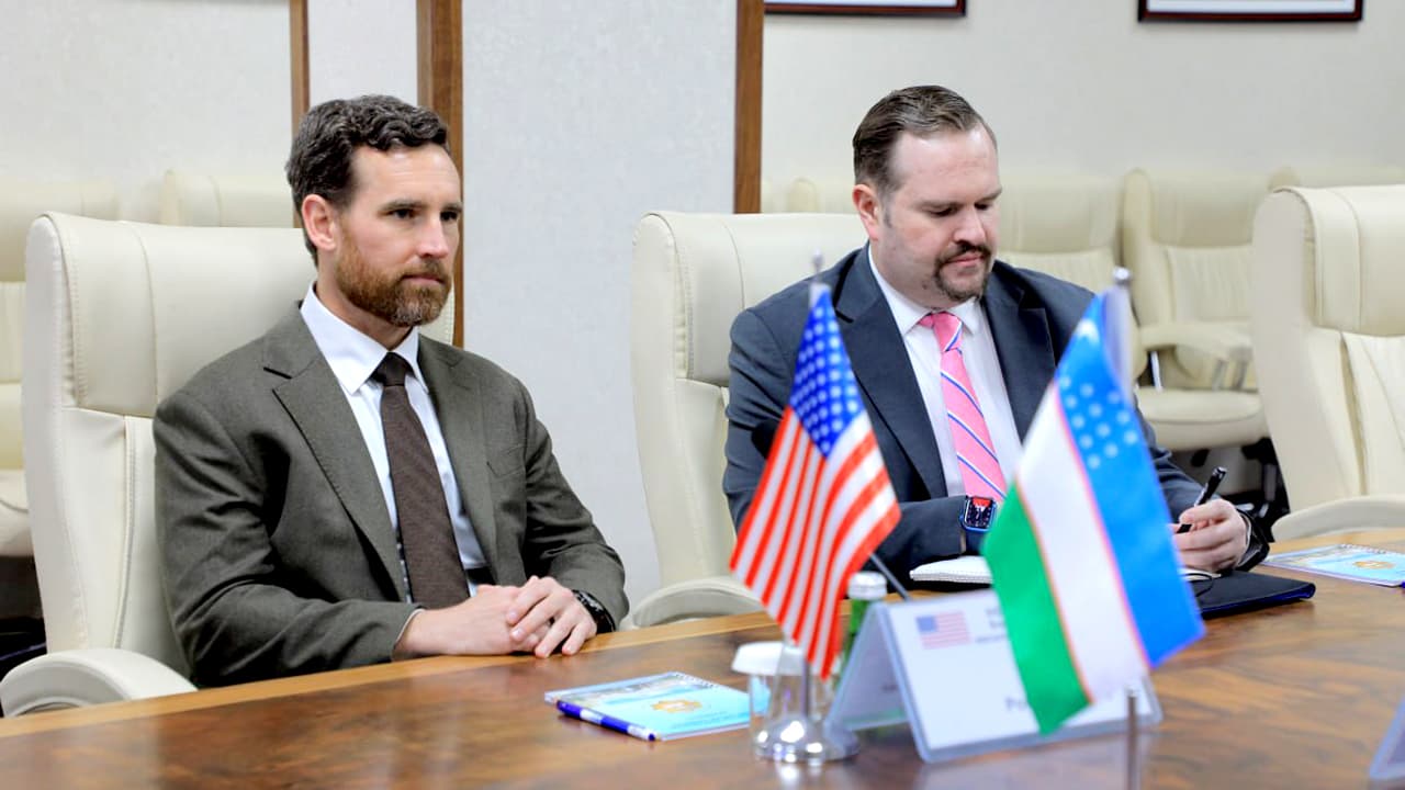 AQSH Federal tergov byurosi vakili Robert Uolker mamlakatimizga safari chogʻida Ichki ishlar vazirligi Akademiyasida boʻldi