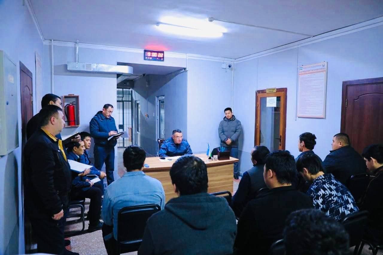 Andijon viloyati IIB boshligʻi “Yoshlar kuni” doirasida maʼmuriy huquqbuzarlik sodir etgan yoshlar bilan uchrashib, ularning muammolarini tingladi